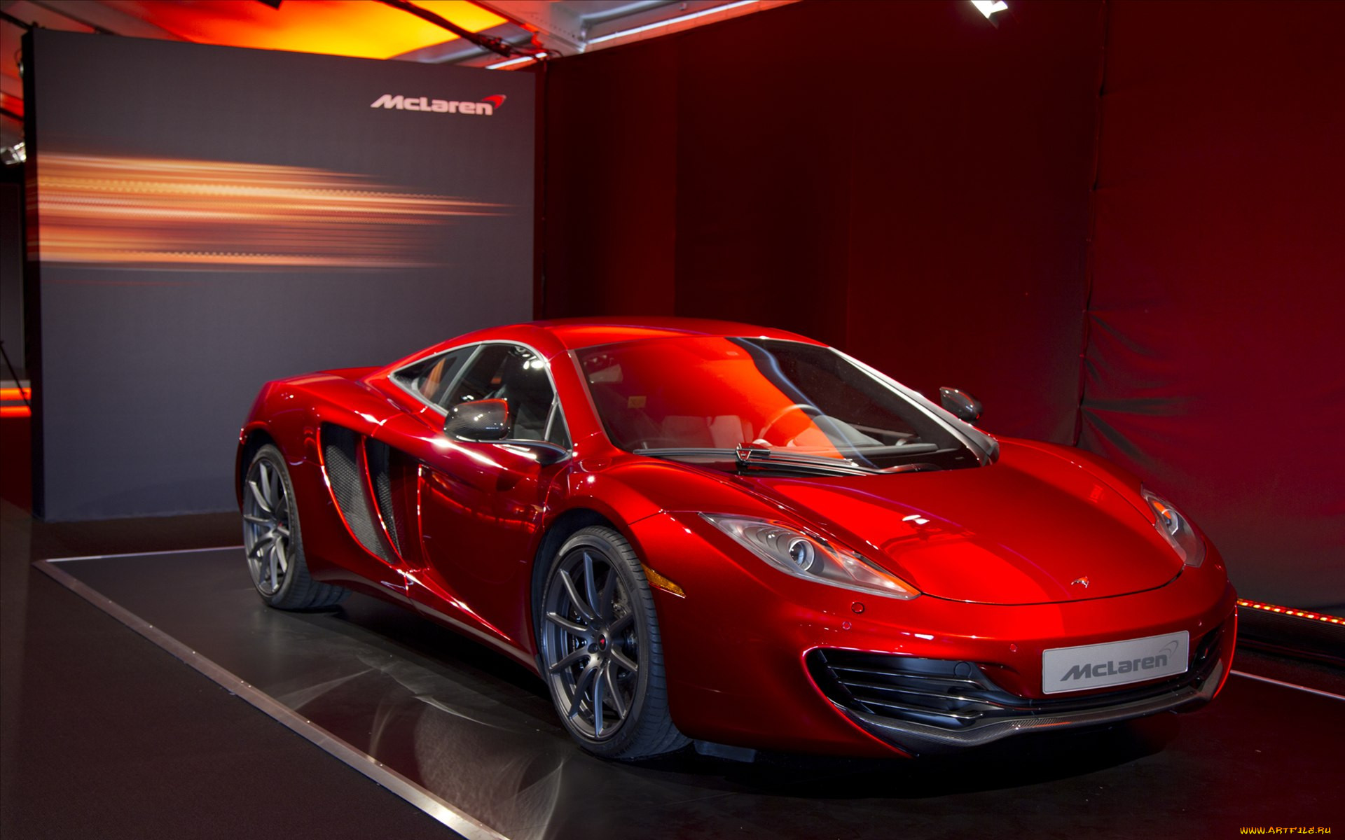 MCLAREN 12c красный